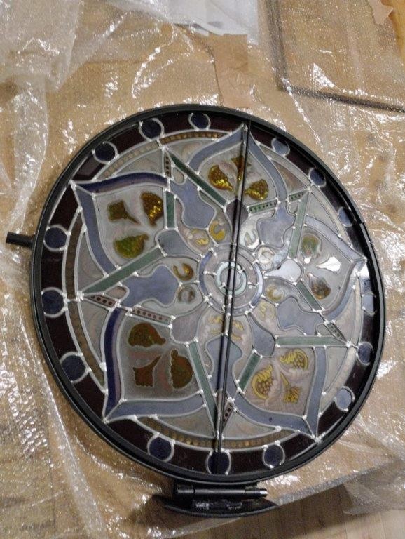 encadrement vitrail ouvrant de 80cm de diamètre